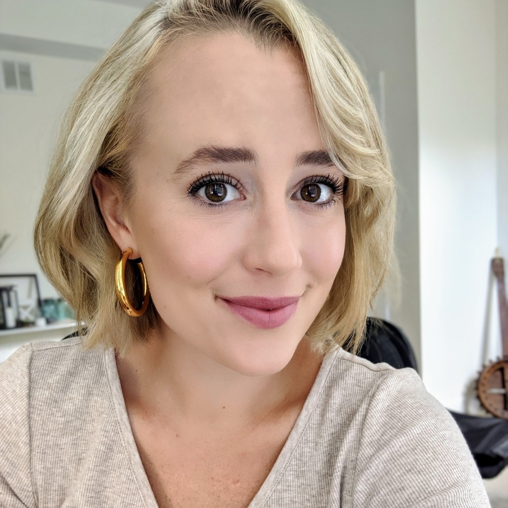 Meet your Posher, Laura